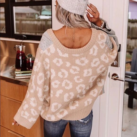 V-NECK Sweater in Camel and Dove Gray - Picture 3 of 12